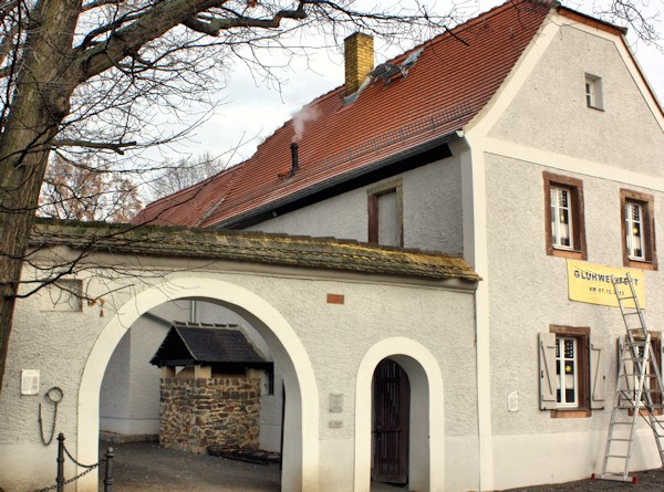 Der Schornstein des Backofens raucht