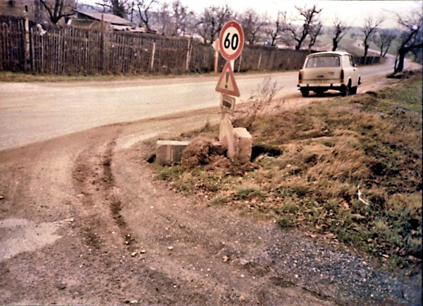 So fand Günter Pfarr am 4. Februar 1987 den überfahrenen Wegestein