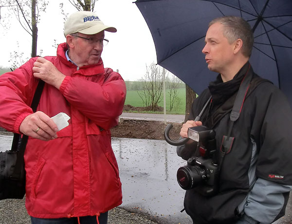 Frühjahrswanderung mit dem Ortschronisten zum Steinbruch im April 2013: Ralf Saupe bei Wind und Wetter immer mit dabei.